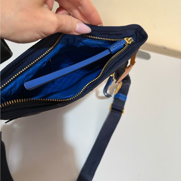 Tory Burch 'Perry' Nylon Swingpack Crossbody Bag Royal Navy Blue. Pre-Owned - Picture 12 of 13
